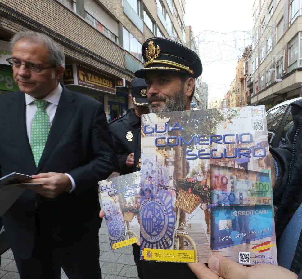 Presentación del dispositivo &#039;Operativo comercio seguro 2014-2015&#039; del Cuerpo Nacional de Policía, en Valladolid