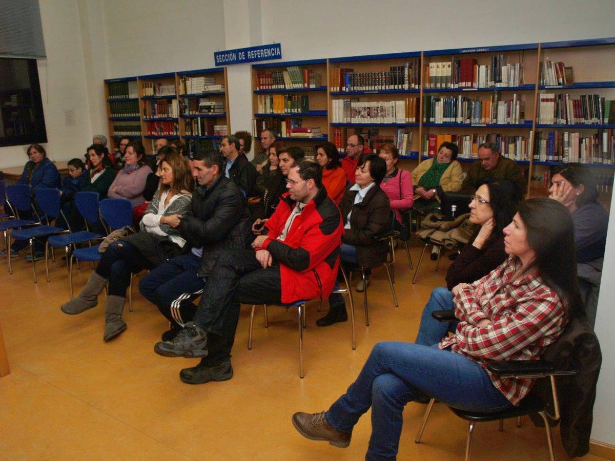 Encuentro poético-literario de Carlos Aganzo en la biblioteca de Íscar