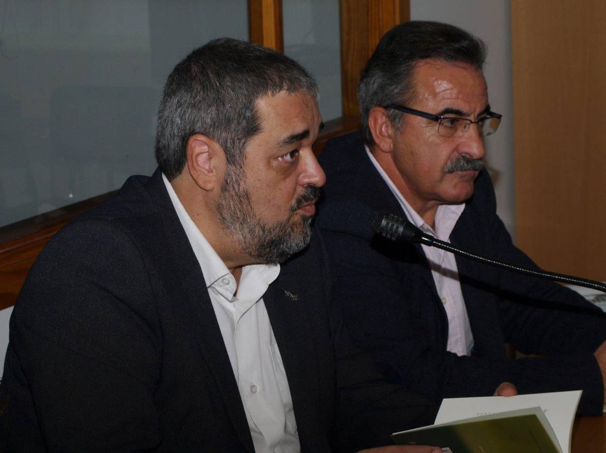 Encuentro poético-literario de Carlos Aganzo en la biblioteca de Íscar