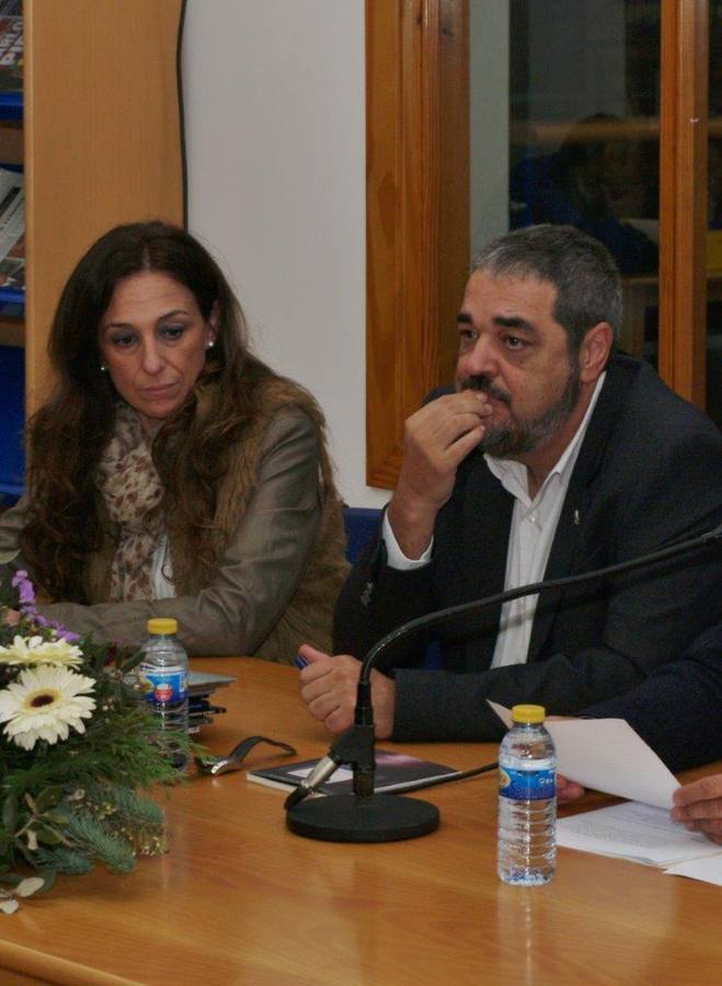 Encuentro poético-literario de Carlos Aganzo en la biblioteca de Íscar
