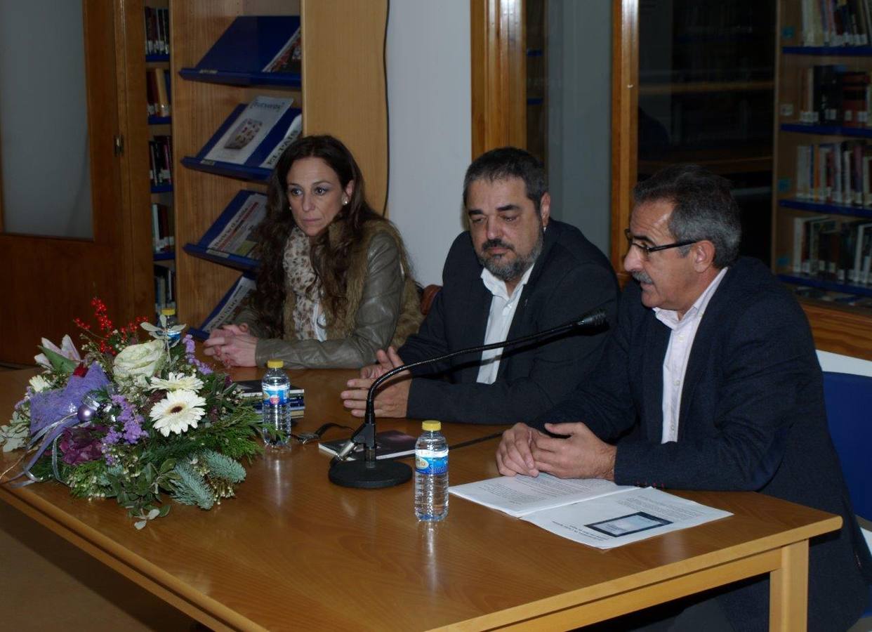 Encuentro poético-literario de Carlos Aganzo en la biblioteca de Íscar