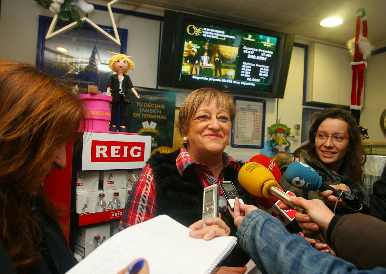 Ponferrada (León). El estanco del barrio ponferradino de Cuatrocientos reparte parte del segundo premio.