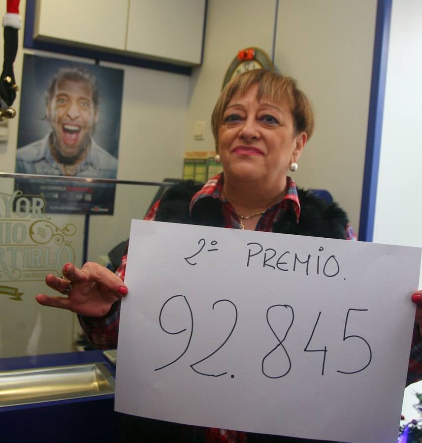 Ponferrada (León). El estanco del barrio ponferradino de Cuatrocientos reparte parte del segundo premio.