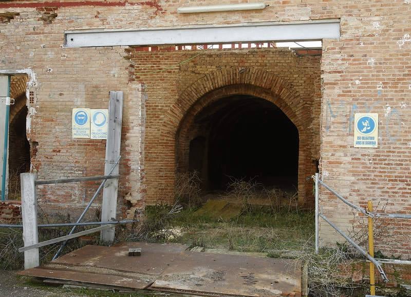 Edificio de la antigua fábrica de La Tejera (Palencia), cuyas obras se encuentran paradas