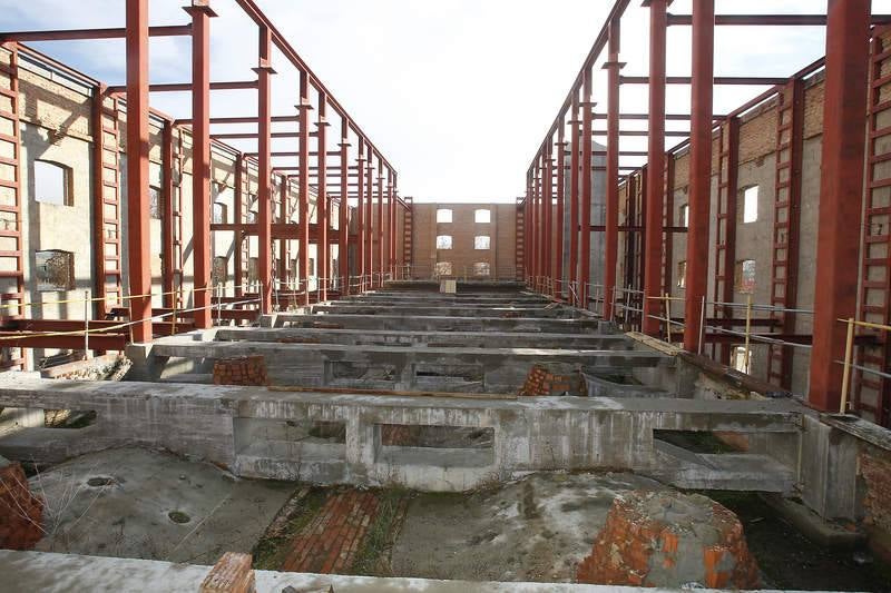 Edificio de la antigua fábrica de La Tejera (Palencia), cuyas obras se encuentran paradas