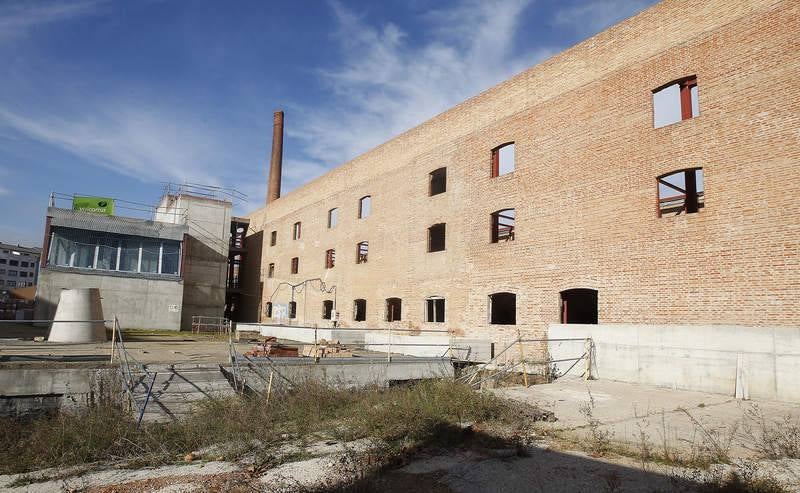 Edificio de la antigua fábrica de La Tejera (Palencia), cuyas obras se encuentran paradas