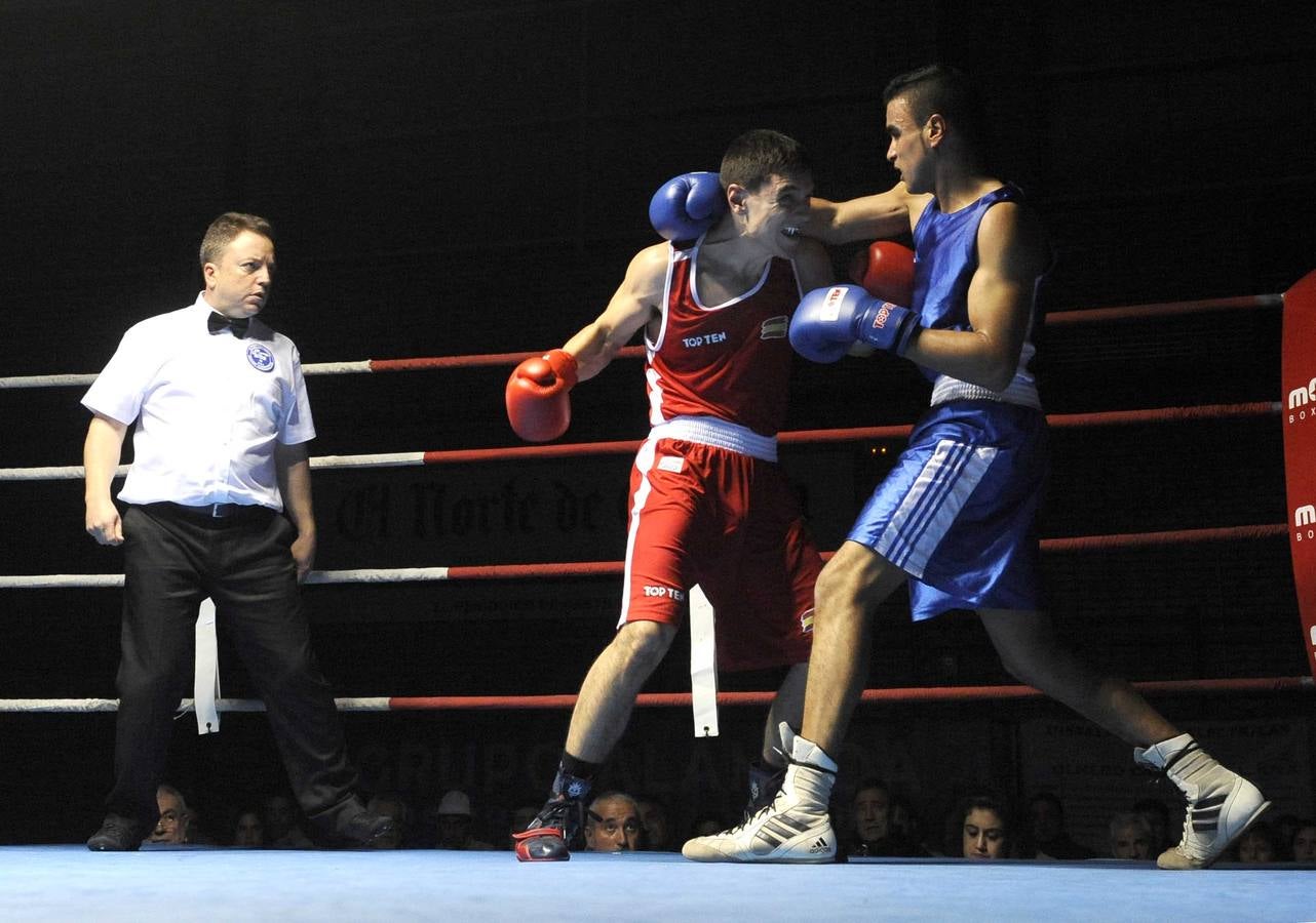 Combate de Boxeo en el Polideportivo Rondilla de Valladolid