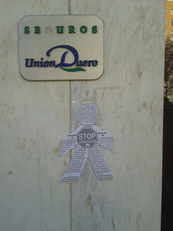 Stop Desahucios empapela los bancos de Valladolid