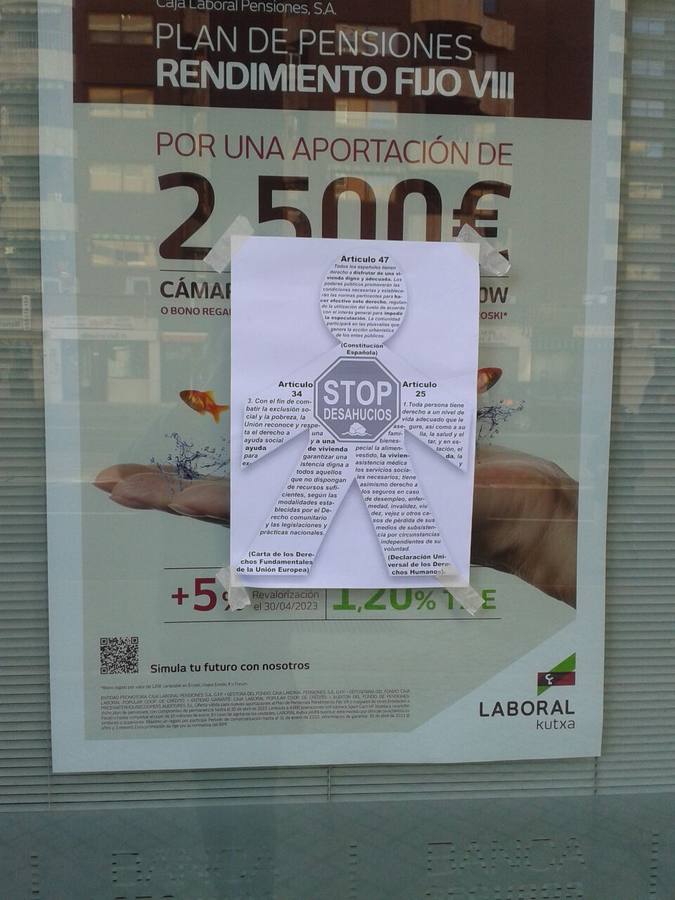 Stop Desahucios empapela los bancos de Valladolid