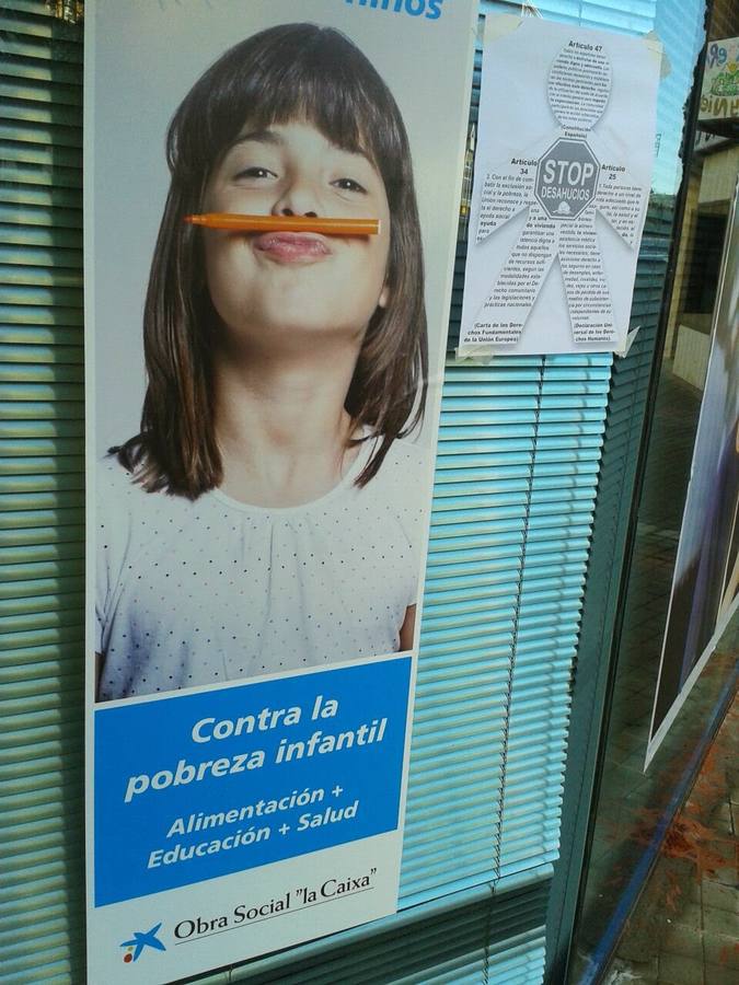 Stop Desahucios empapela los bancos de Valladolid