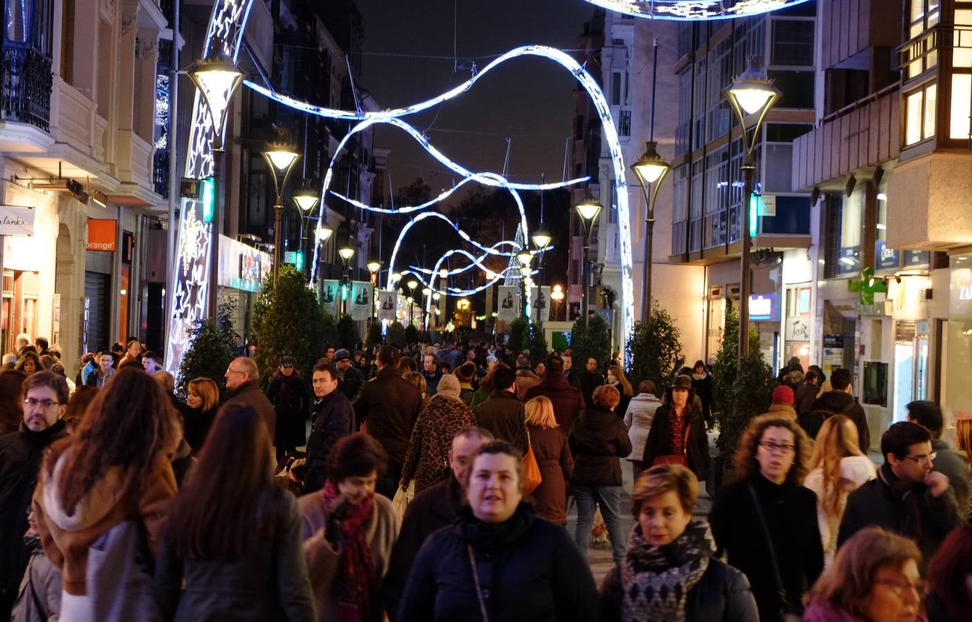 Las compras de última hora colapsan los comercios de Valladolid antes de la noche de Reyes
