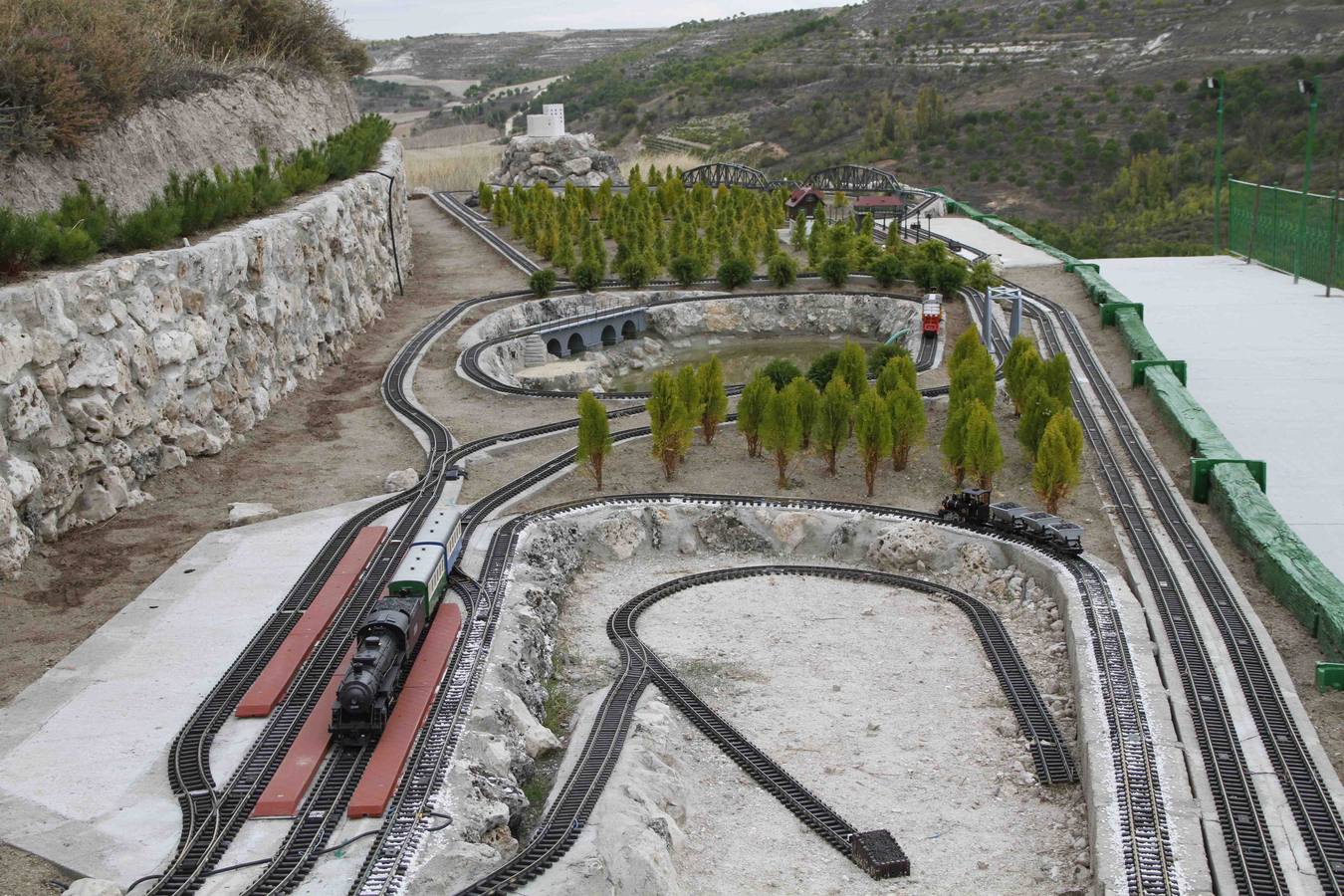 El hotel de Curiel de Duero instala una gran maqueta ferroviaria como atractivo turístico