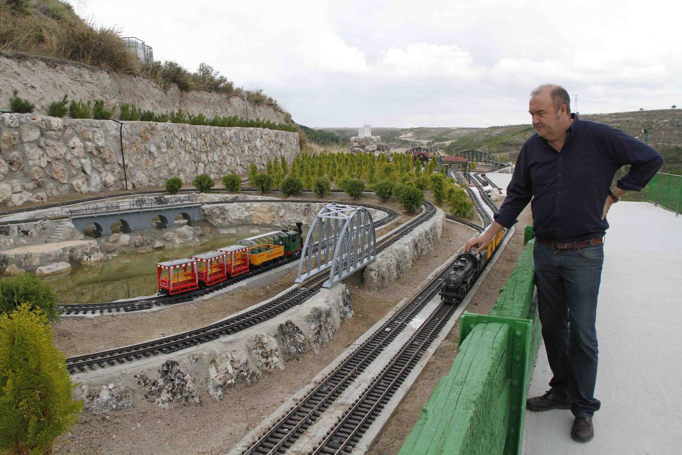 El hotel de Curiel de Duero instala una gran maqueta ferroviaria como atractivo turístico