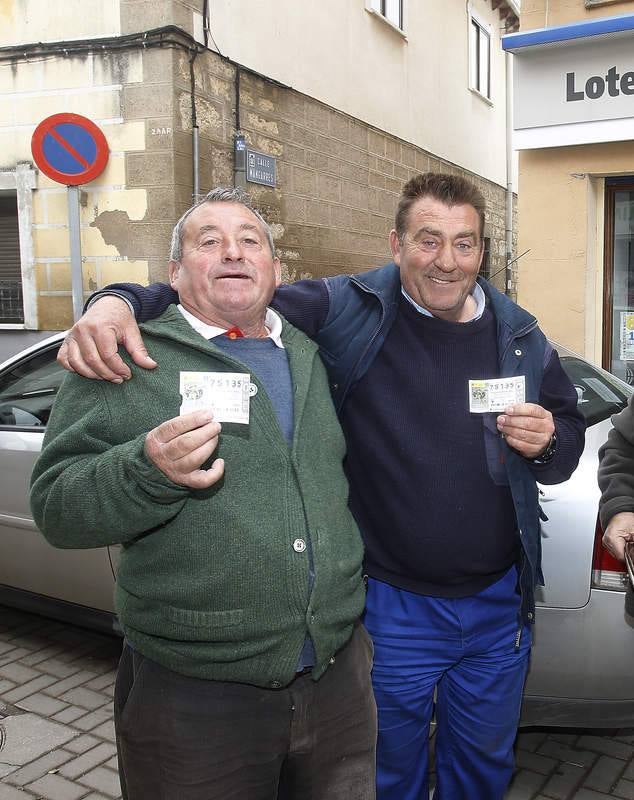 Premiados de Dueñas con el primer premio de la Lotería