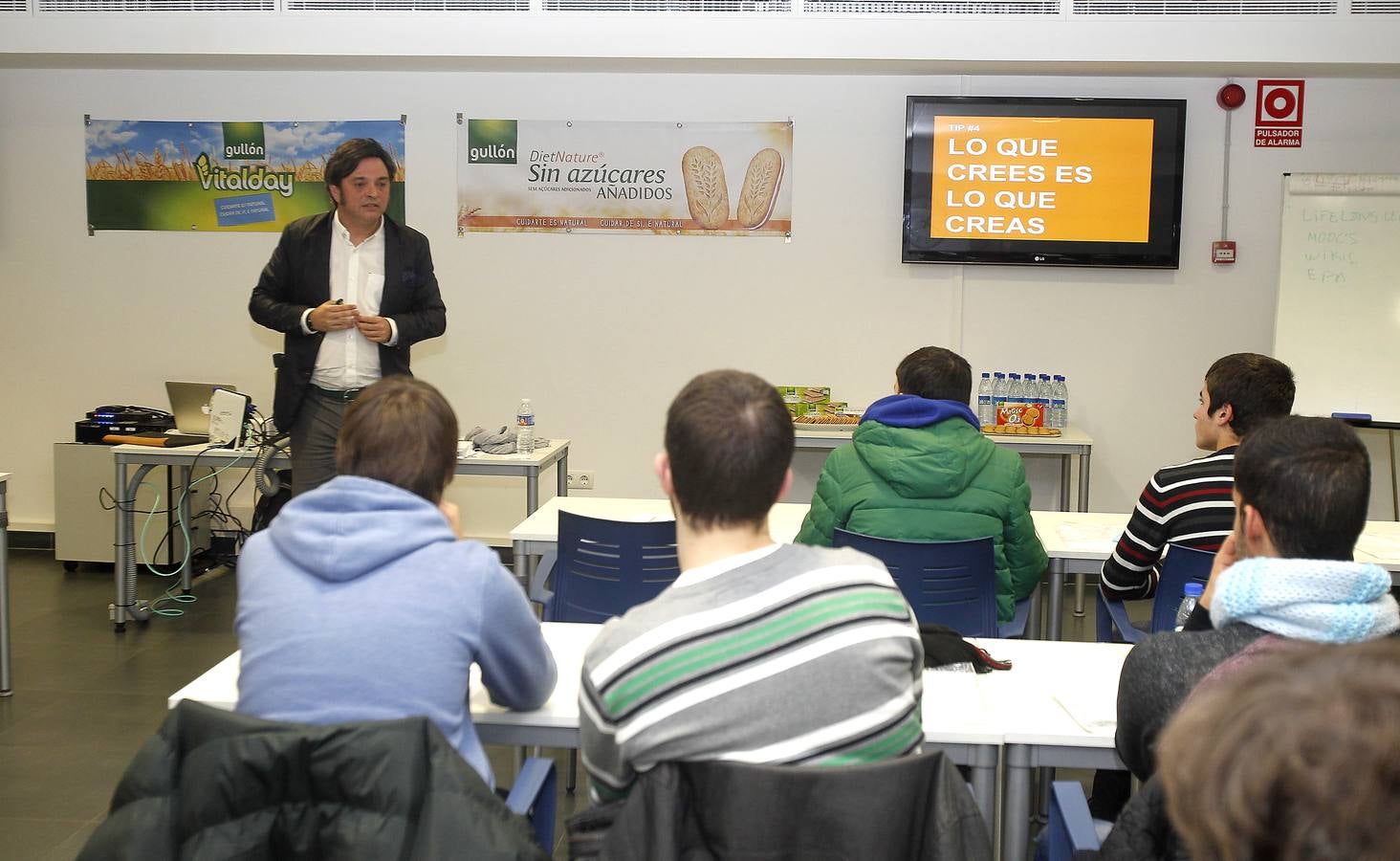 Alumnos del programa STARTinnova visitan Galletas Gullón