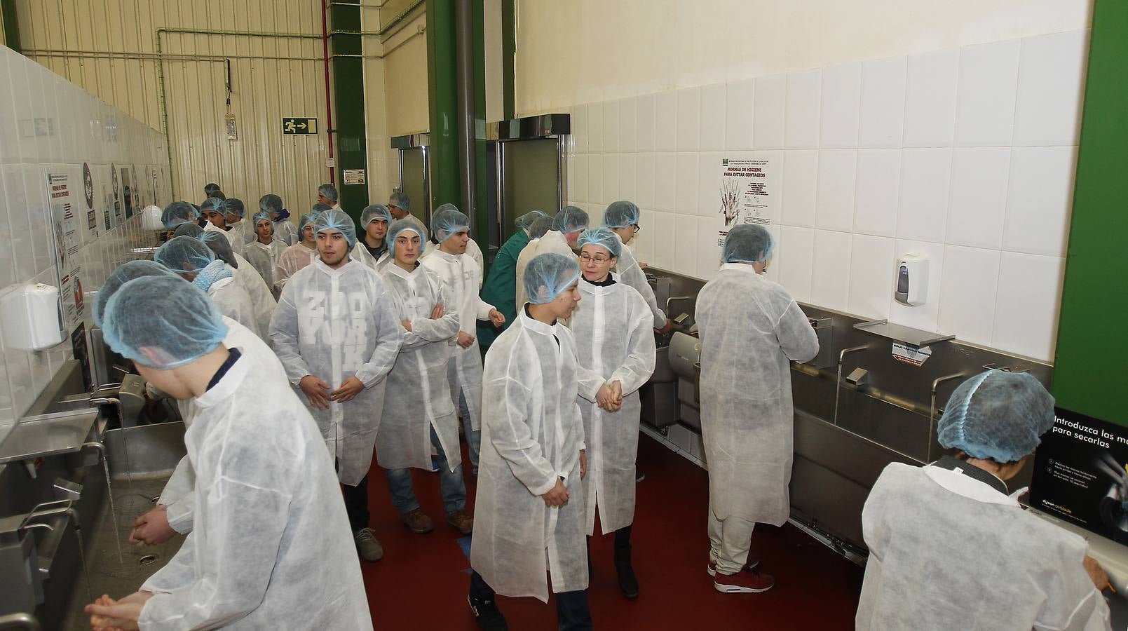 Alumnos del programa STARTinnova visitan Galletas Gullón