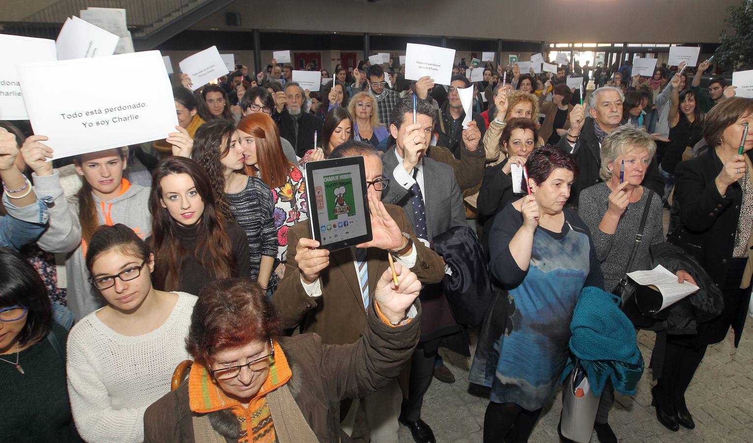 Concentración por la libertad de expresión en el campus María Zambrano de Segovia