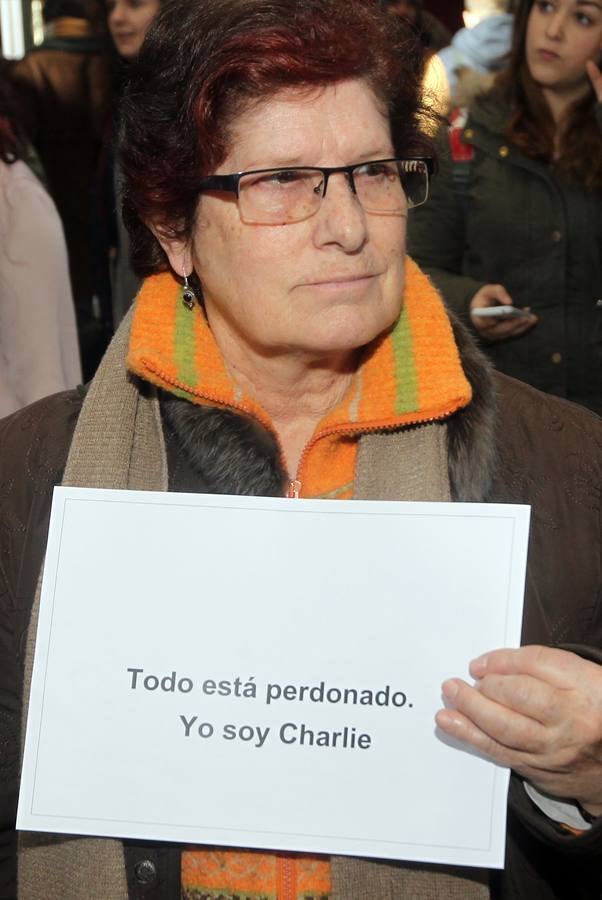 Concentración por la libertad de expresión en el campus María Zambrano de Segovia