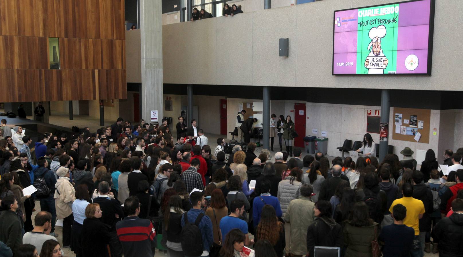 Concentración por la libertad de expresión en el campus María Zambrano de Segovia