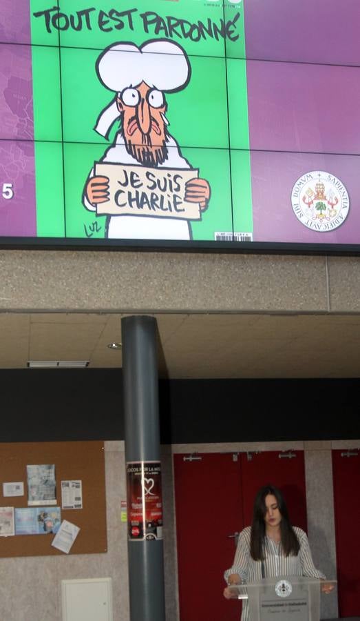 Concentración por la libertad de expresión en el campus María Zambrano de Segovia