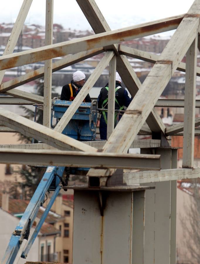 Retirada de la estructura metálica del Teatro Cervantes de Segovia