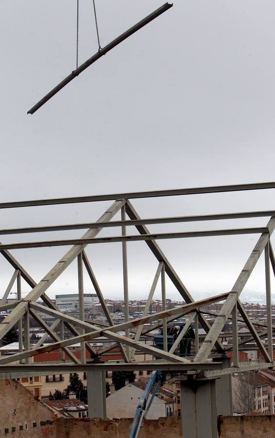 Retirada de la estructura metálica del Teatro Cervantes de Segovia