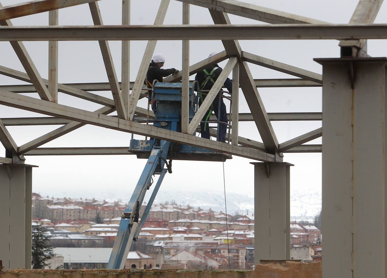 Retirada de la estructura metálica del Teatro Cervantes de Segovia