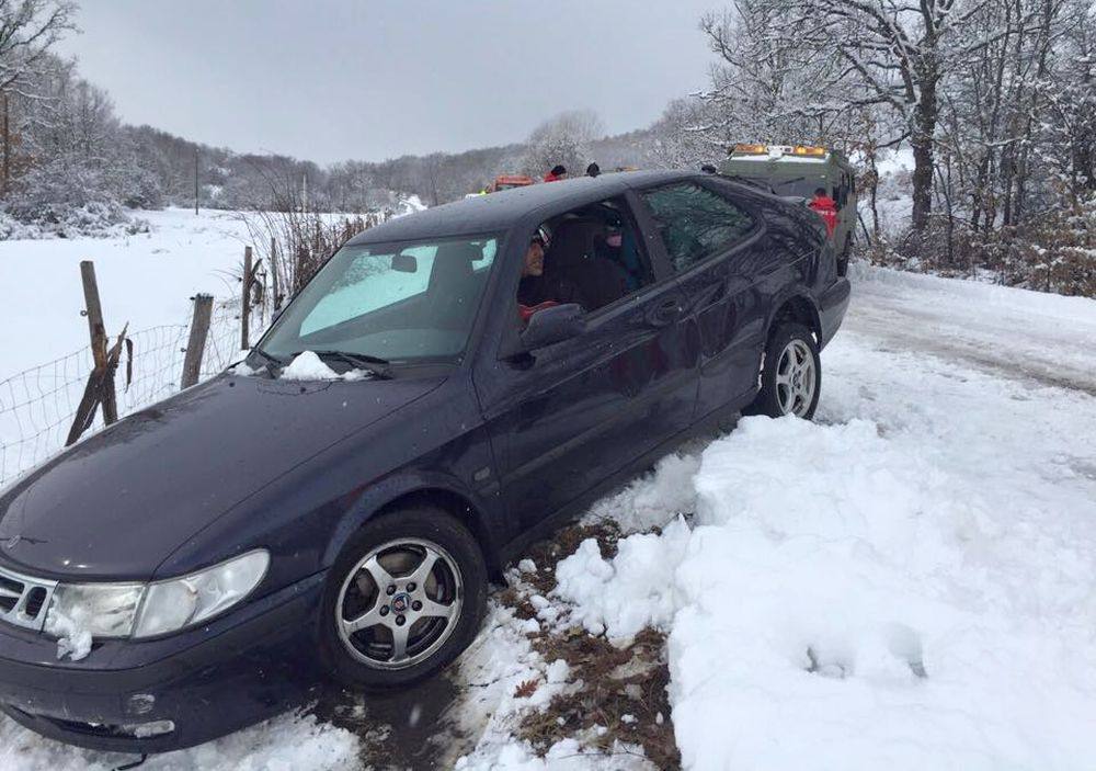 La Unidad Militar de Emergencias de León ayuda a los conductores &#039;atrapados&#039; por la nieve