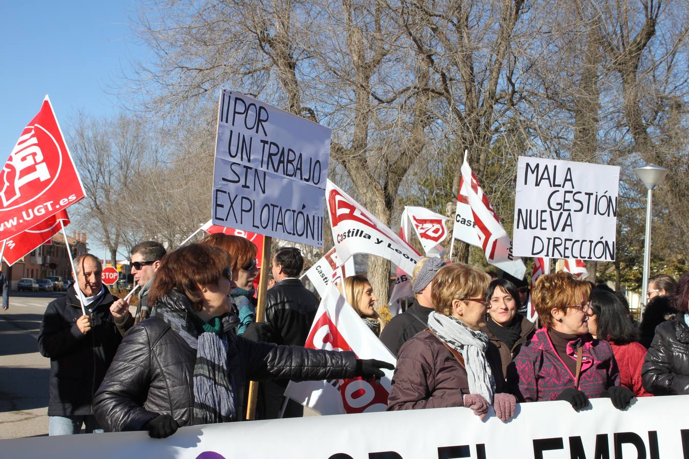 Los vecinos de Baltanás (Palencia) se manifiestan en apoyo a los trabajadores de Elkano y Orio