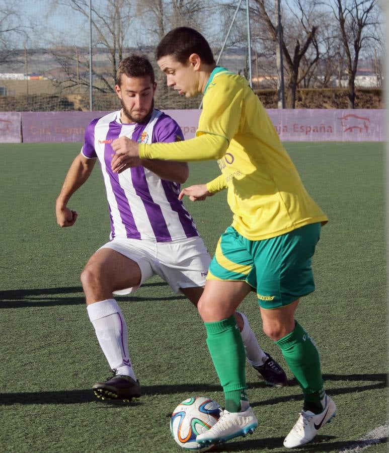 Partido de fútbol entre el Real Valladolid B y el C. D. Tropezón