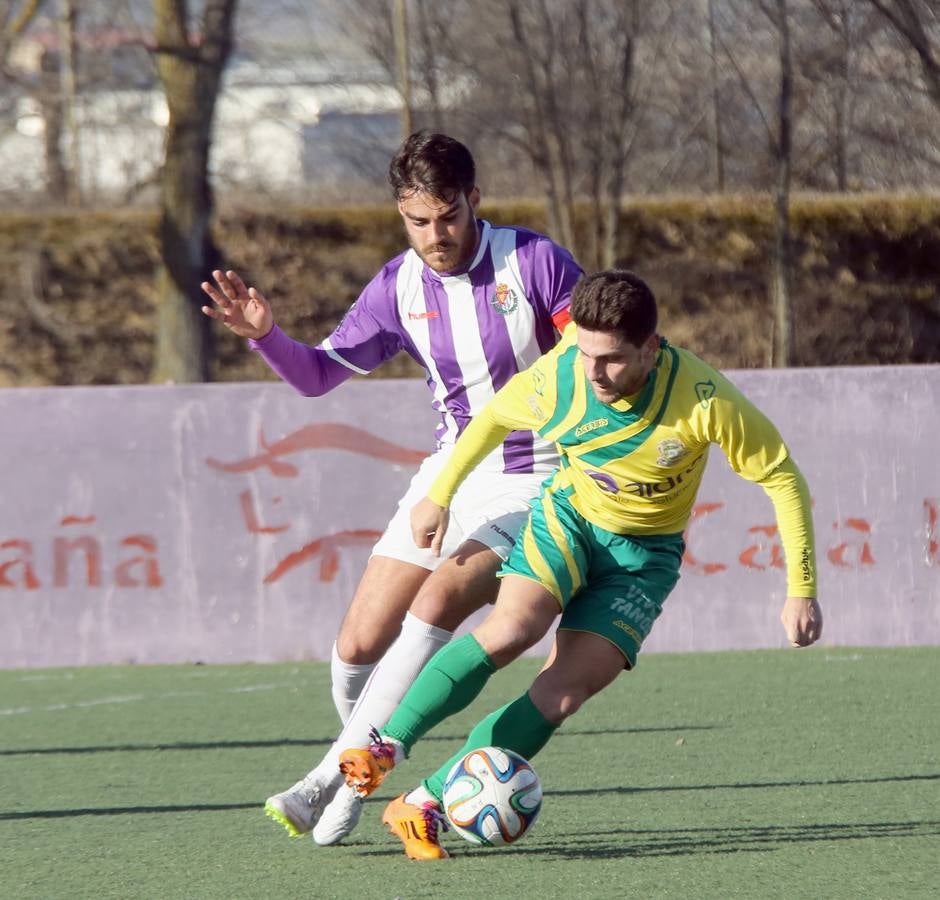 Partido de fútbol entre el Real Valladolid B y el C. D. Tropezón