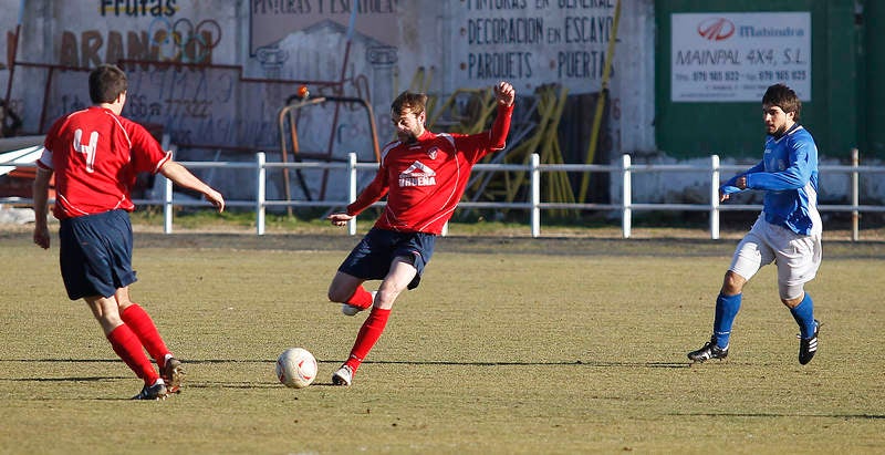 Partido de fútbol entre el Venta de Baños y el Unami Segovia (0-1)