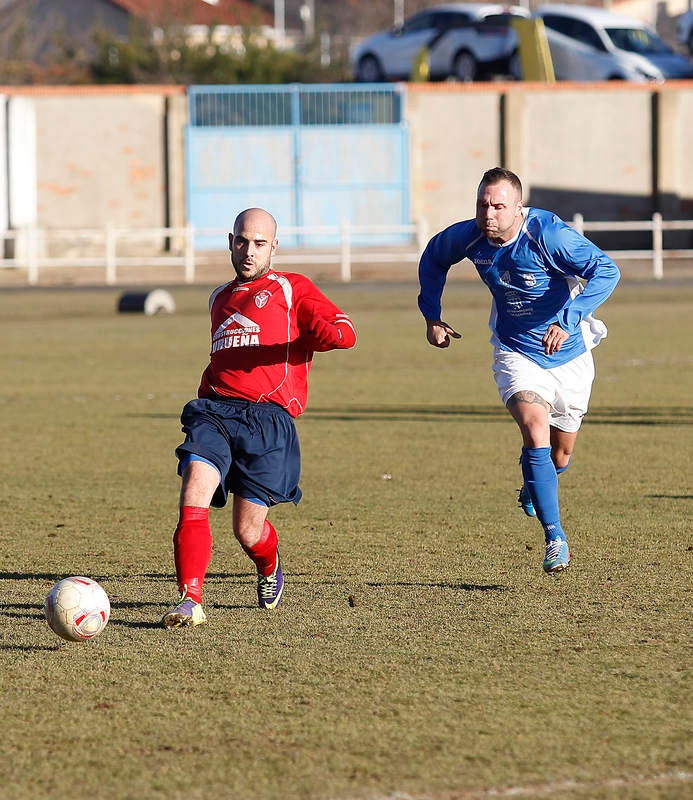 Partido de fútbol entre el Venta de Baños y el Unami Segovia (0-1)