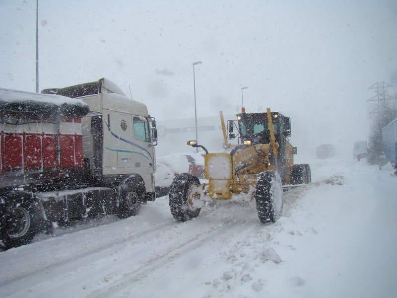 Las localidades palentinas de Aguilar de Campoo y Guardo, cubiertas por la nieve