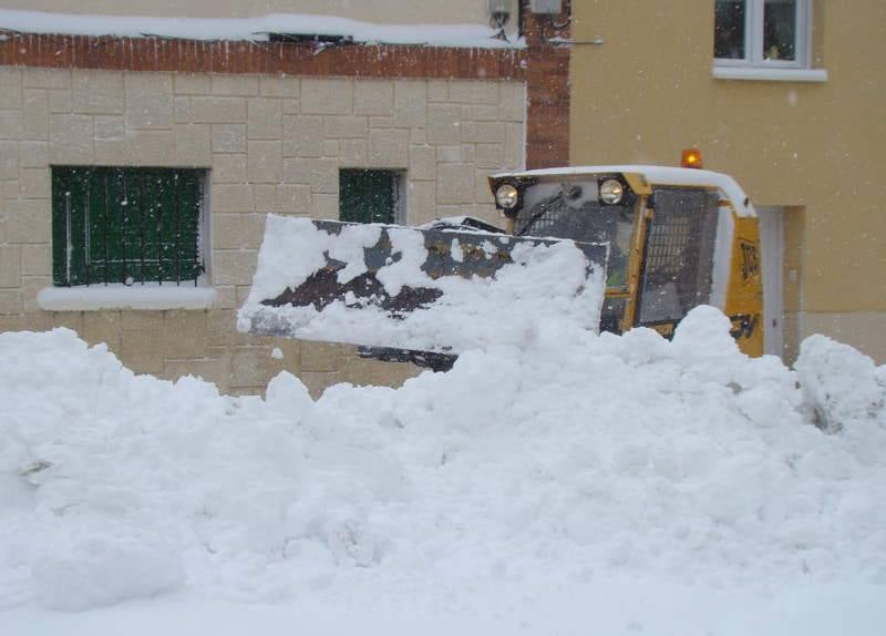 Las localidades palentinas de Aguilar de Campoo y Guardo, cubiertas por la nieve