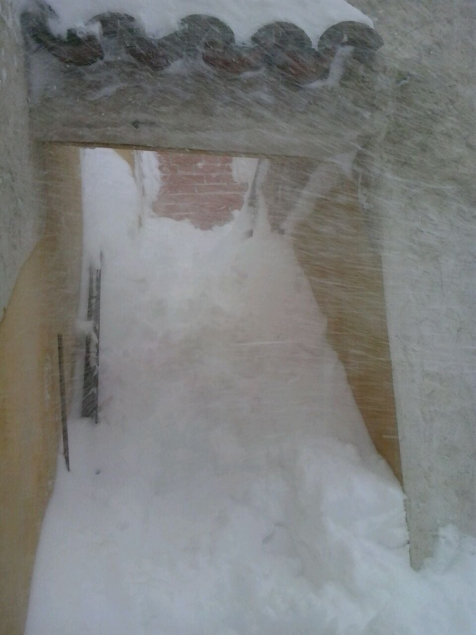 Impresionante nevada en la localidad leonesa de Cofiñal