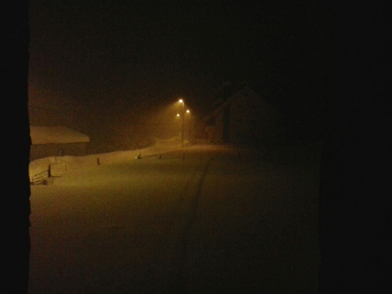 Impresionante nevada en la localidad leonesa de Cofiñal