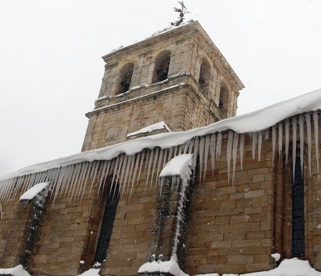 Guardo y Velilla del Río Carrión (Palencia) siguen cubiertos por la nieve