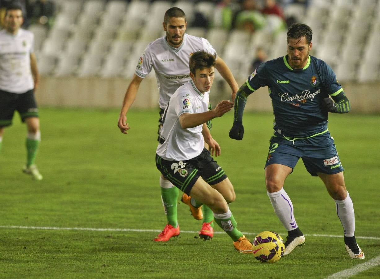 Partido de fútbol entre el Racing de Santander y el Real Valladolid (1-4)