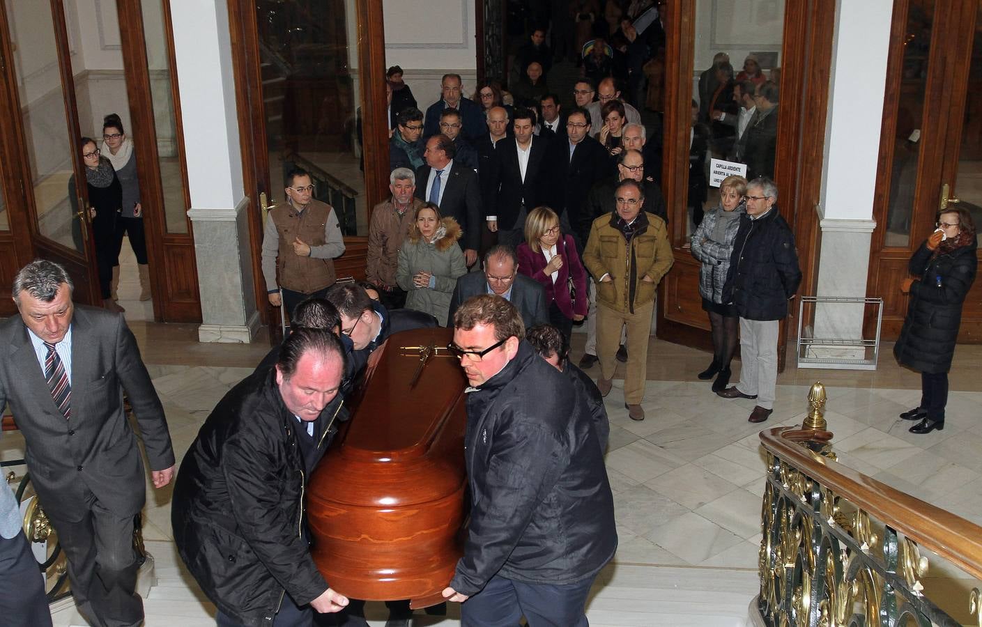 Llegada de los restos mortales de José María Hernández a la capilla ardiente en la Diputación de Palencia.