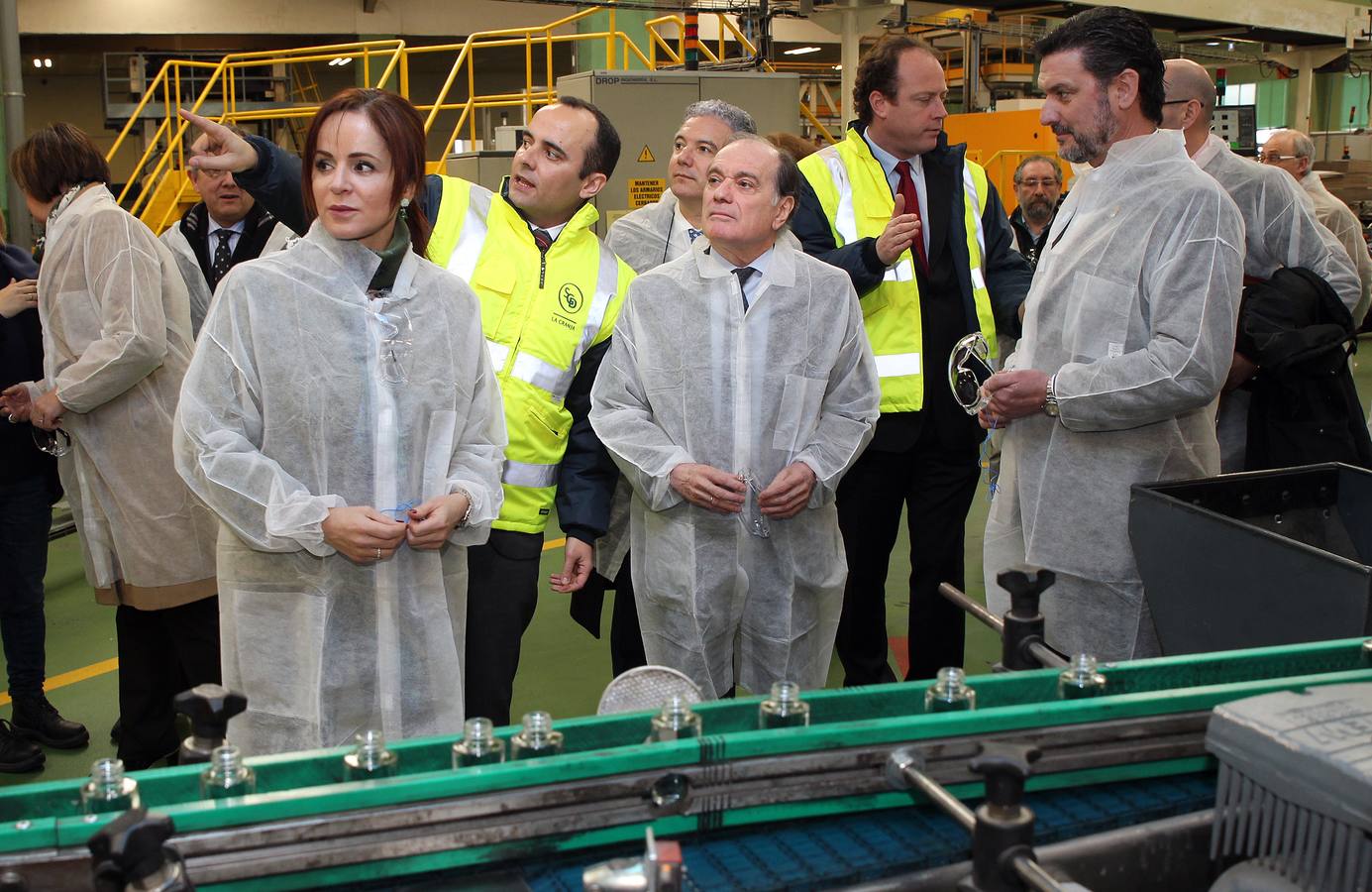 Tomás Villanueva y Silvia Clemente visitan las instalaciones de la fábrica SGD-La Granja Vidriería