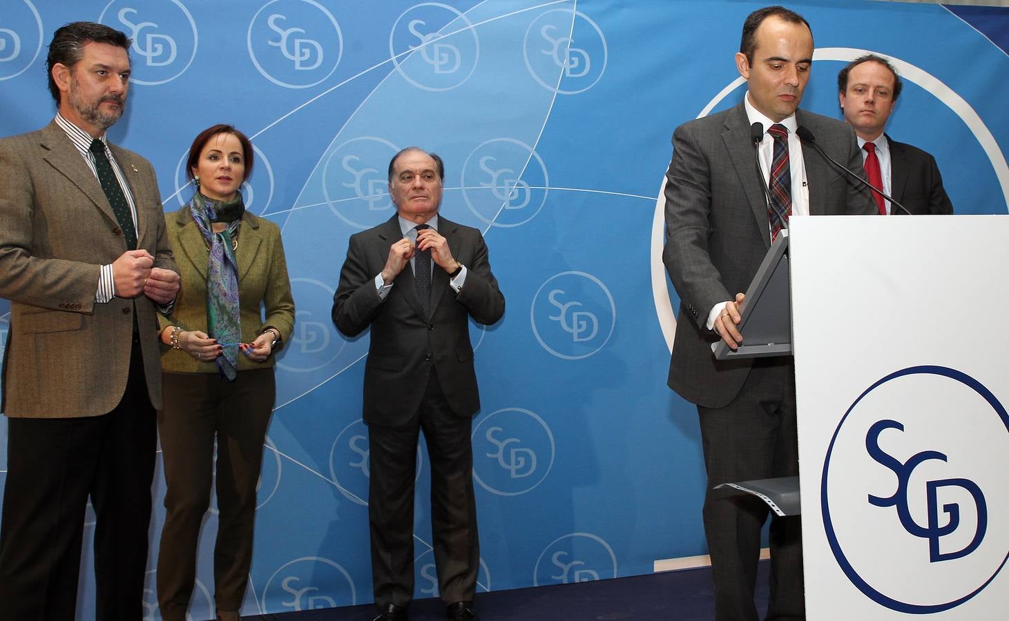 Tomás Villanueva y Silvia Clemente visitan las instalaciones de la fábrica SGD-La Granja Vidriería
