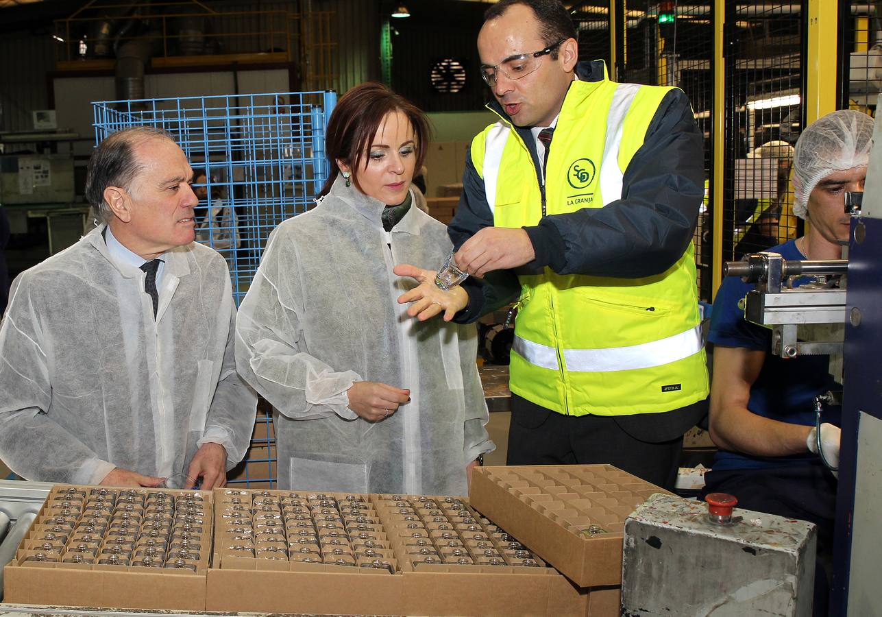 Tomás Villanueva y Silvia Clemente visitan las instalaciones de la fábrica SGD-La Granja Vidriería