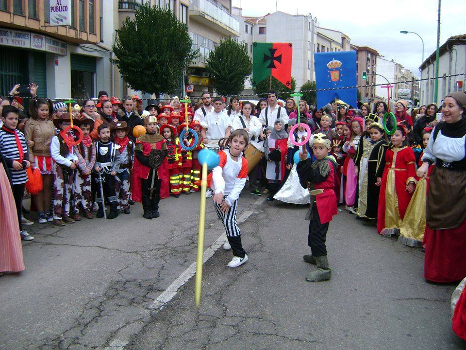 Los juegos acompañan al desfile celebrado en Guijuelo.