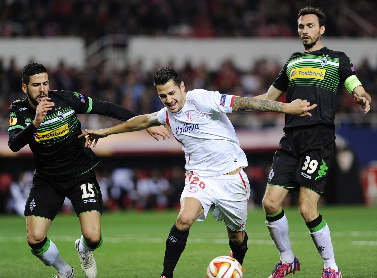 El campeón Sevilla sufre para ganar al Moenchengladbach