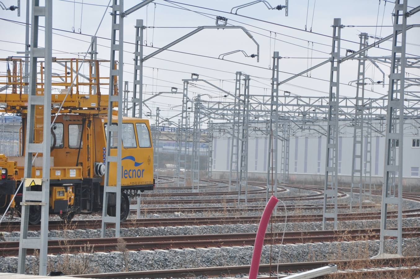 León de la Riva visita los nuevos talleres de Renfe en Valladolid