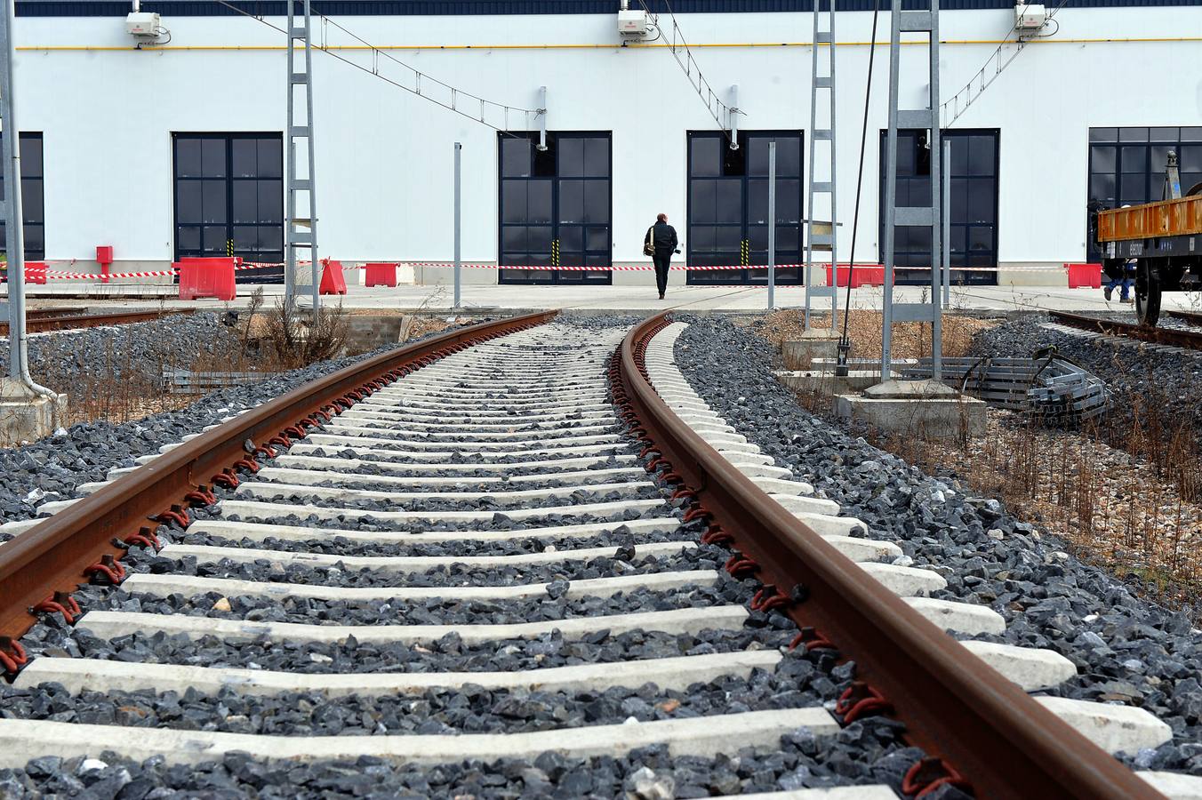 León de la Riva visita los nuevos talleres de Renfe en Valladolid