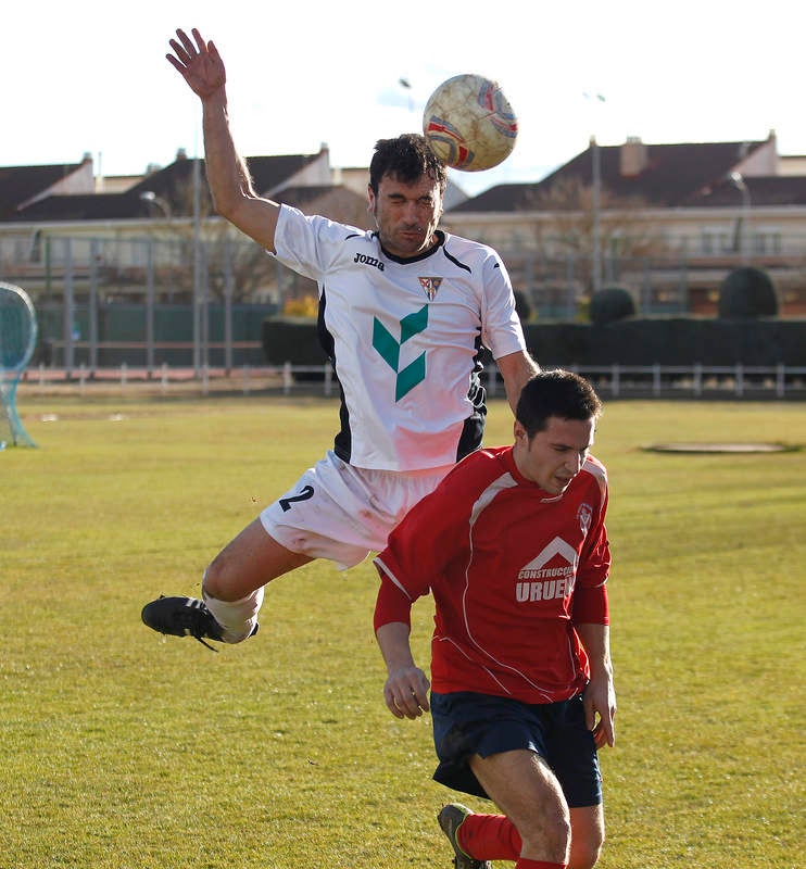 Partido de fútbol entre el Venta de Baños y el Racing Lermeño (1-1)