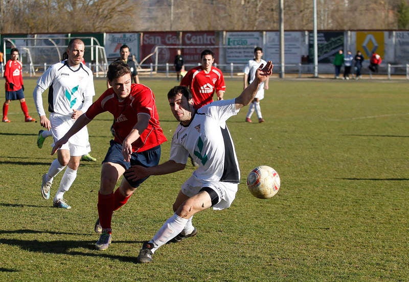 Partido de fútbol entre el Venta de Baños y el Racing Lermeño (1-1)