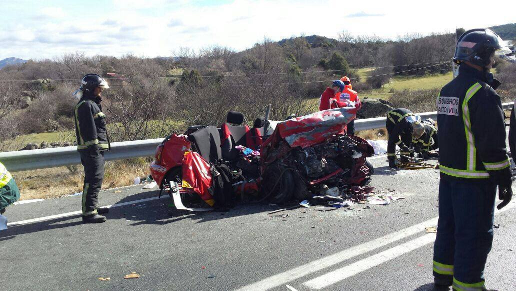 Cinco fallecidos en el choque frontal de dos vehículos en El Tiemblo (Ávila)